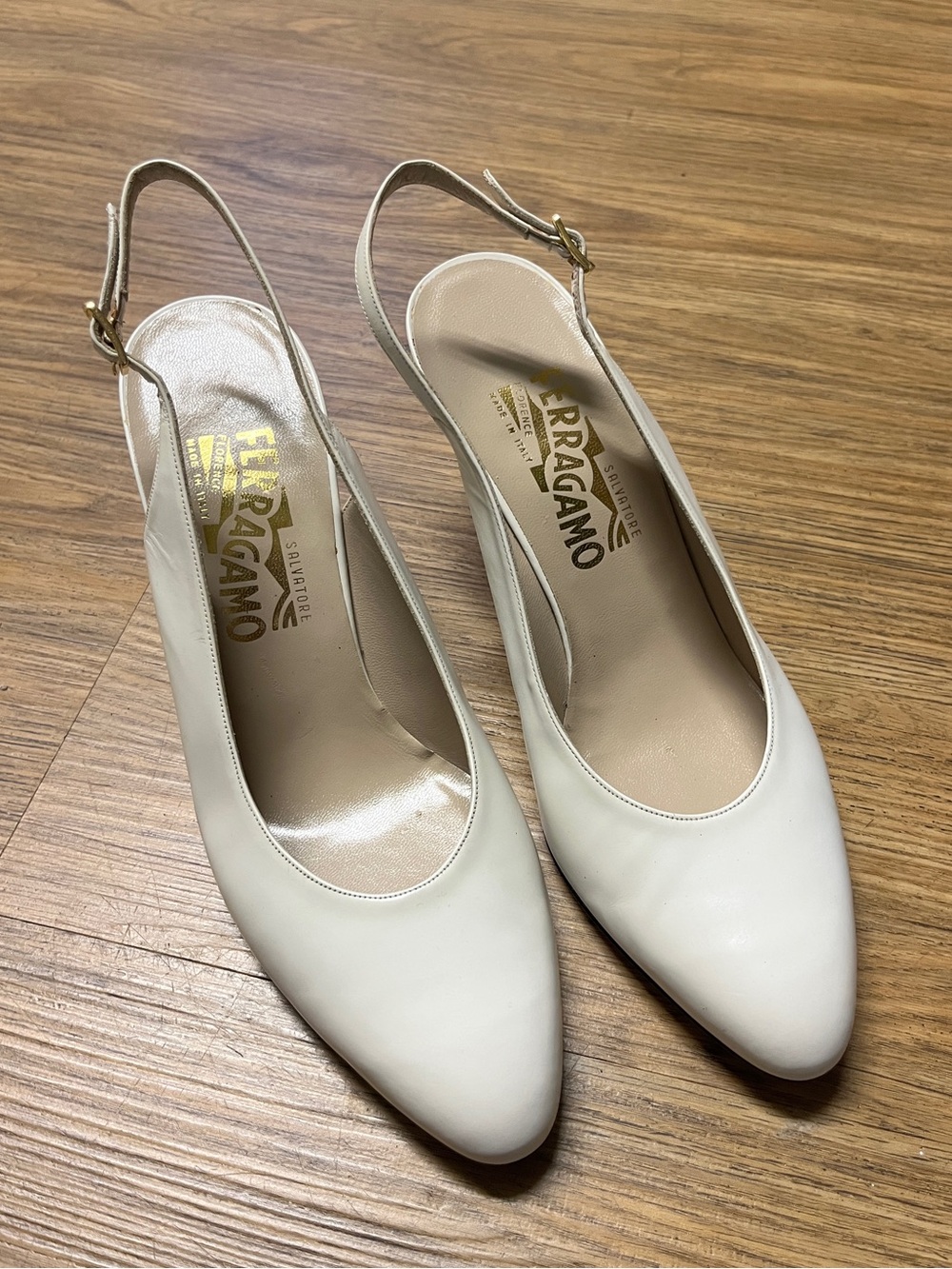 Salvatore Ferragamo Italian Leather Cream Slingback Pointed Toe Heels Size 8.5B